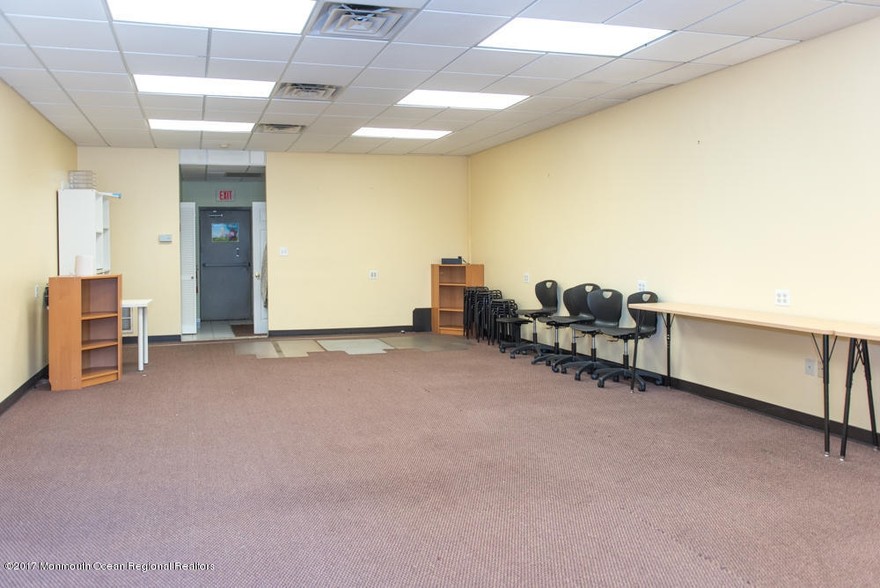 More Photos Of 441 Millstone Rd, Clarksburg Freestanding For Lease