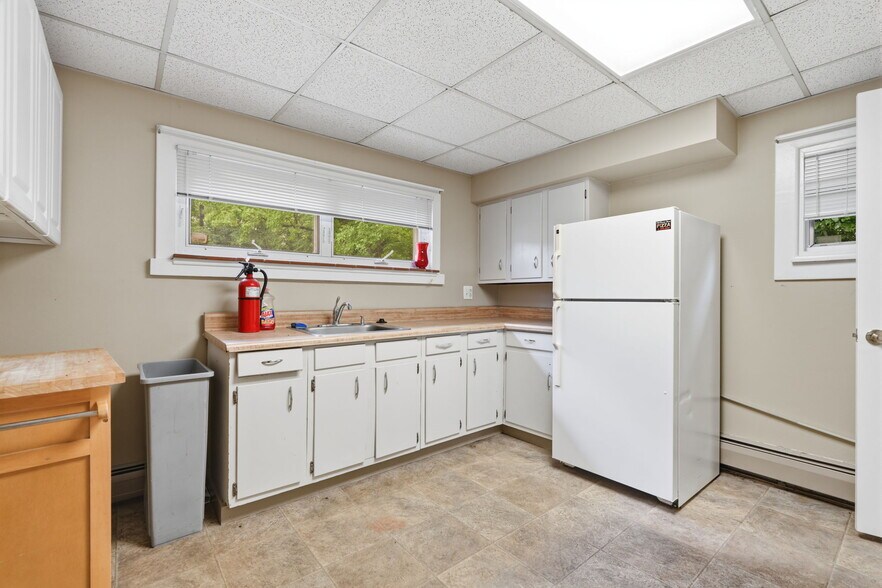 More Photos Of 3157 Mechanicsville Rd, Eddington Medical For Sale