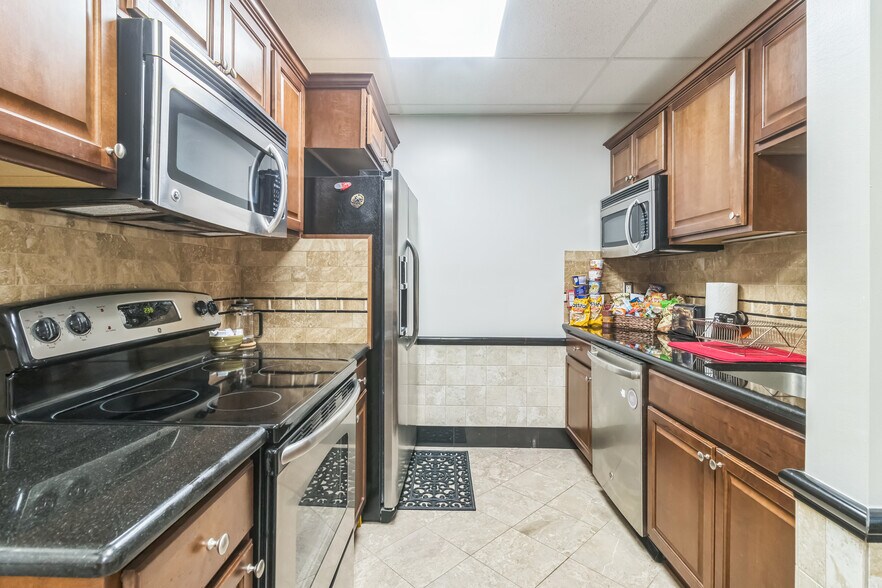 More Photos Of 16333 S Great Oaks Dr, Round Rock Medical For Lease