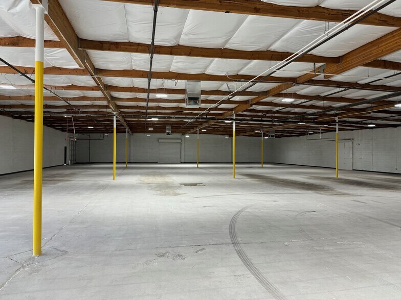 More Photos Of 21610 N 12th Ave, Phoenix Manufacturing For Sale
