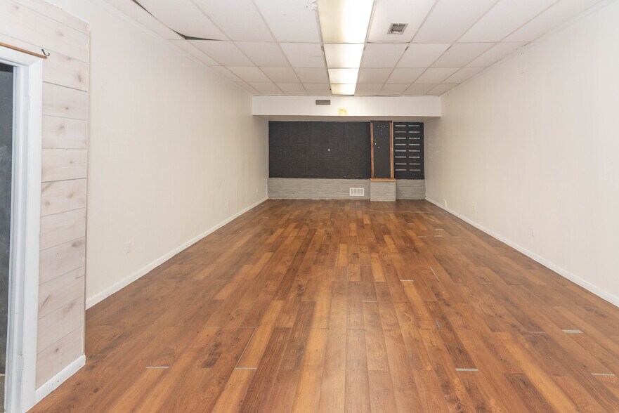 More Photos Of 5900 York Rd, Baltimore Storefront Retail Office For Sale