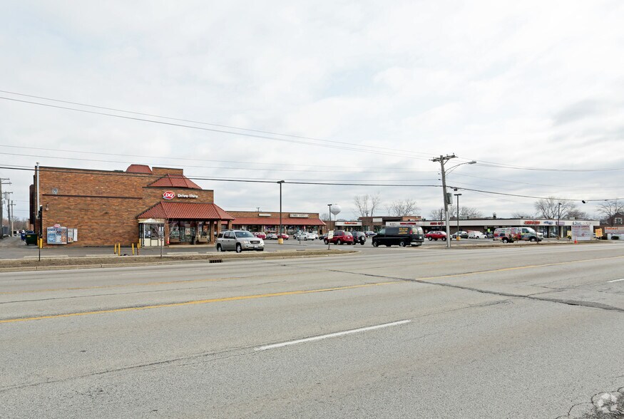 More Photos Of 229 W Grand Ave, Bensenville General Retail For Lease
