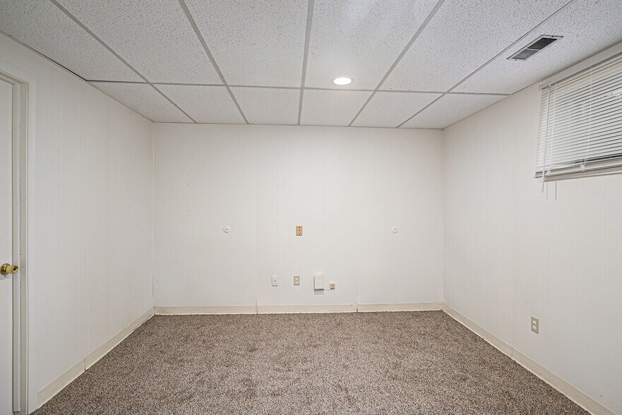More Photos Of 3929-3933 W Court St, Flint Office For Sale