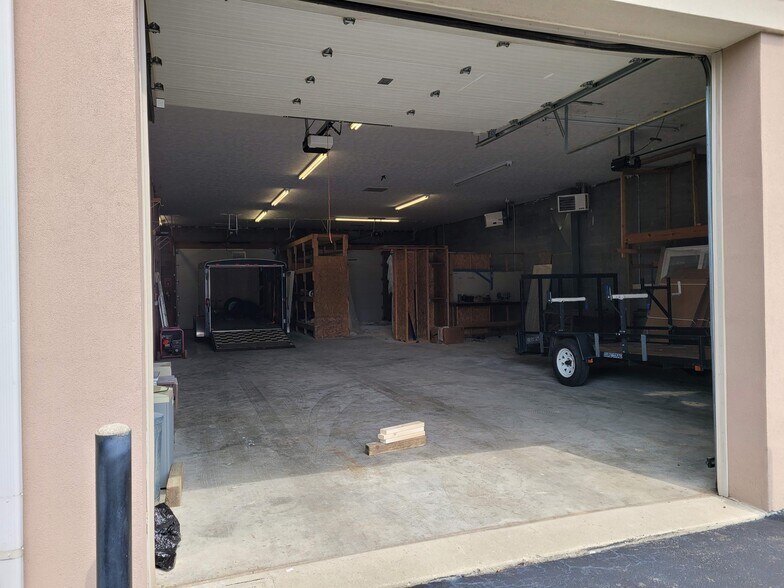 More Photos Of 869 W 2nd St, Xenia Showroom For Lease