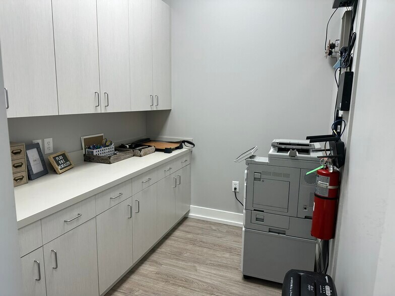 More Photos Of 9373 Baringer Foreman Rd, Baton Rouge Office For Sale