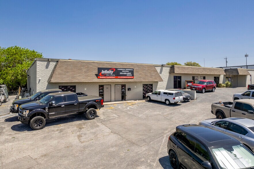 More Photos Of 10919-10927 Iota Dr, San Antonio Light Distribution For Lease