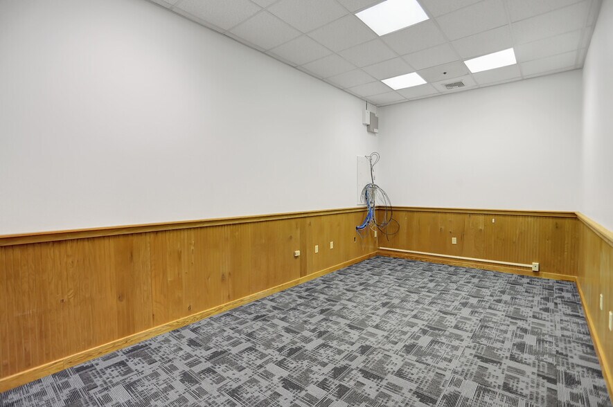 More Photos Of 147 N 5th St, Reading Office For Sale