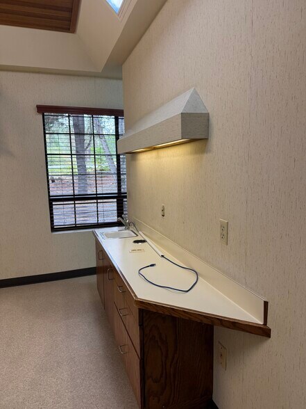 More Photos Of 100 Horseshoe Lane, Weaverville Medical For Lease