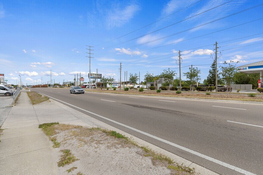 More Photos Of 6826 Ridge Rd, Port Richey Auto Repair For Sale