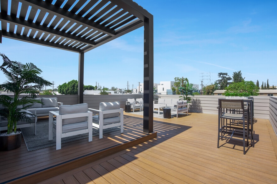 More Photos Of 10440 Burbank Blvd, North Hollywood Office For Sale
