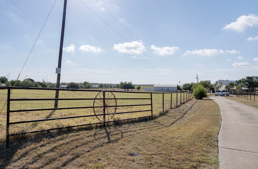 More Photos Of 1833 County Road 305, Jarrell Land For Sale