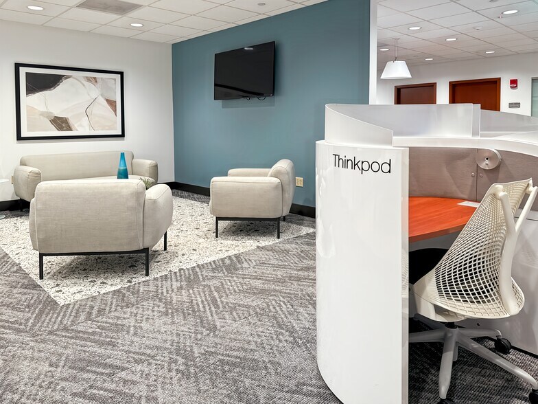 More Photos Of 2255 Glades Rd, Boca Raton Coworking Space