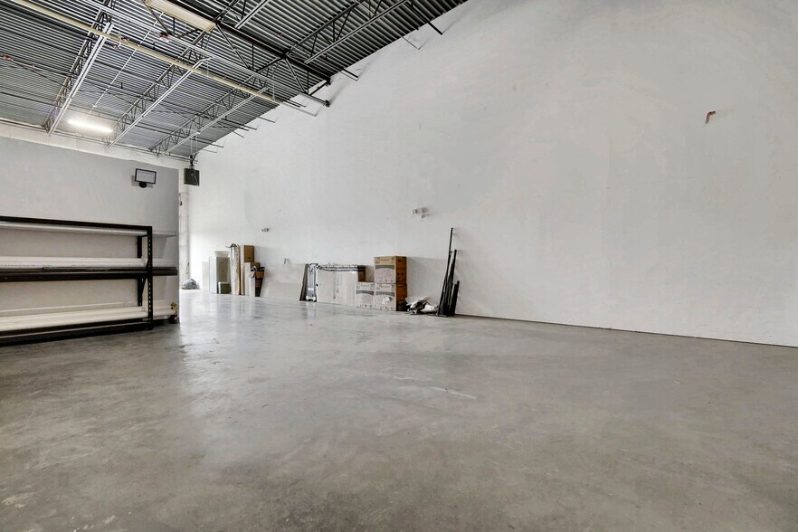 More Photos Of 9201-9373 Mike Garcia Dr, Manassas Warehouse For Lease