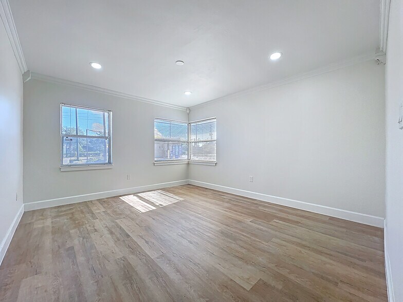 More Photos Of 507 East St, Longwood Office Residential For Lease