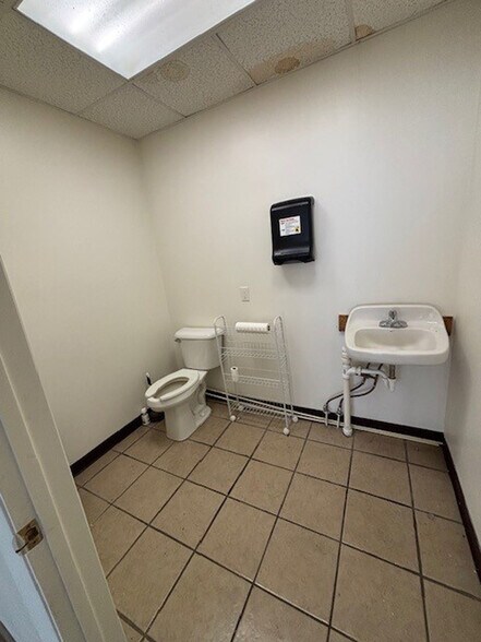 More Photos Of 1601-1613 Portage St, Kalamazoo Storefront Retail Office For Lease