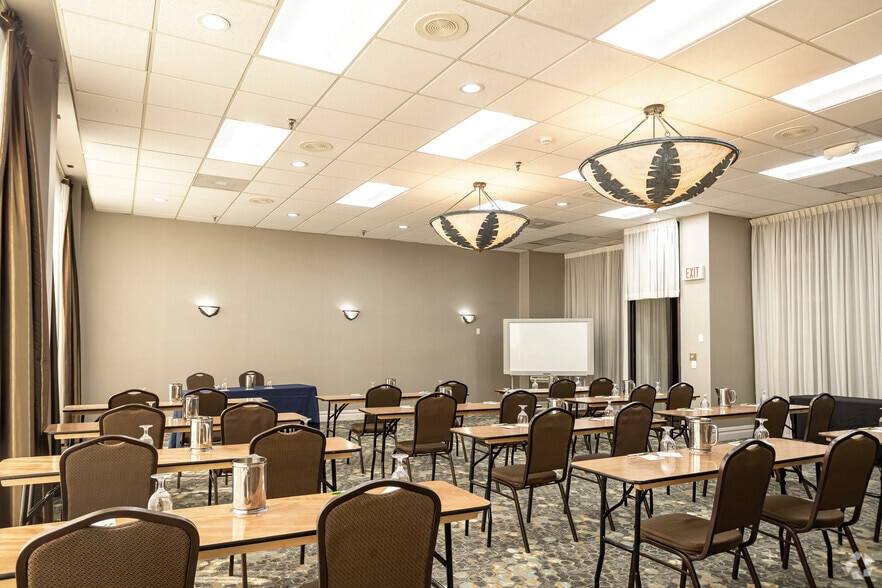 More Photos Of 2-8 Hawley St, Binghamton Hotel For Lease