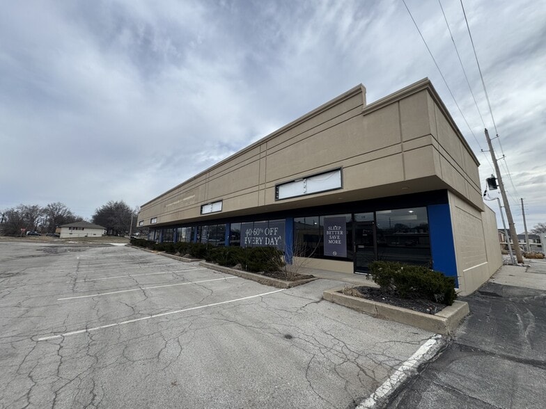 Primary Photo Of 514-528 NW 7 Hwy, Blue Springs Unknown For Lease