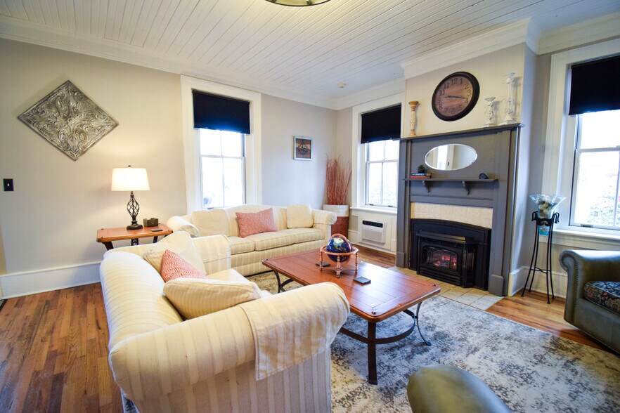 More Photos Of 161 N Main St, Snowflake Hotel For Sale