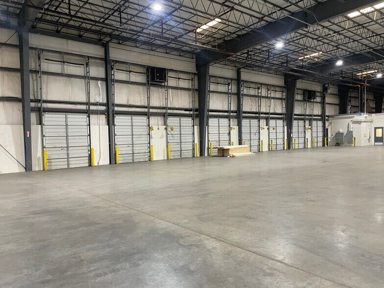 More Photos Of 1005 Obici Industrial Blvd, Suffolk Warehouse For Lease