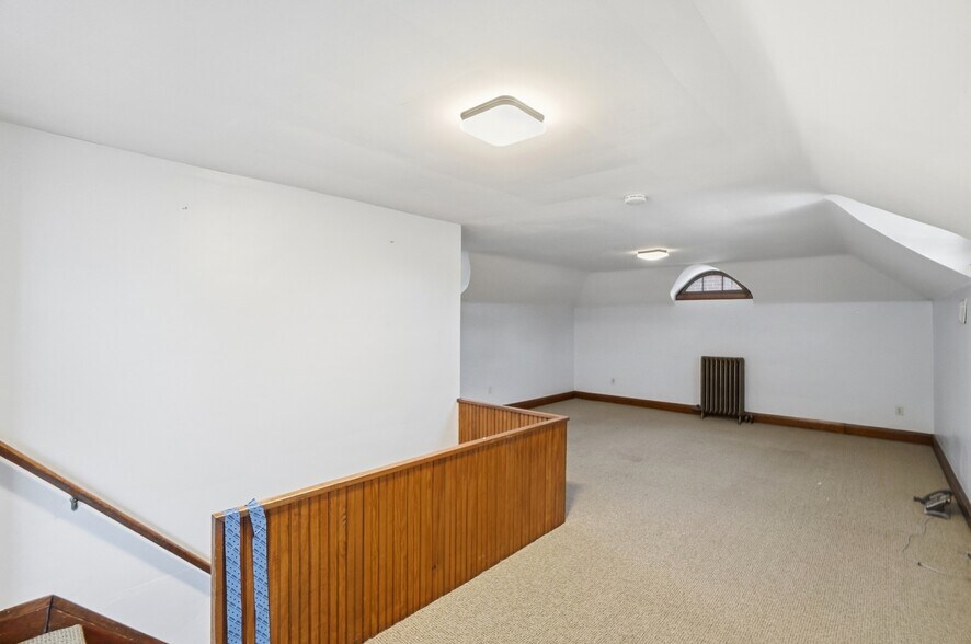 More Photos Of 820 Delta Ave, Cincinnati Office For Sale
