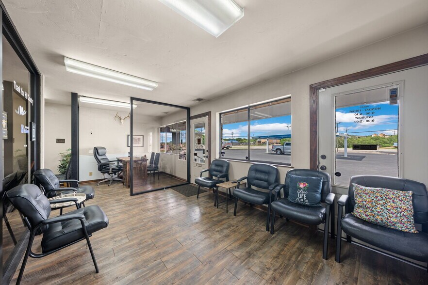 More Photos Of 1903 Junction Hwy, Kerrville Auto Repair For Sale
