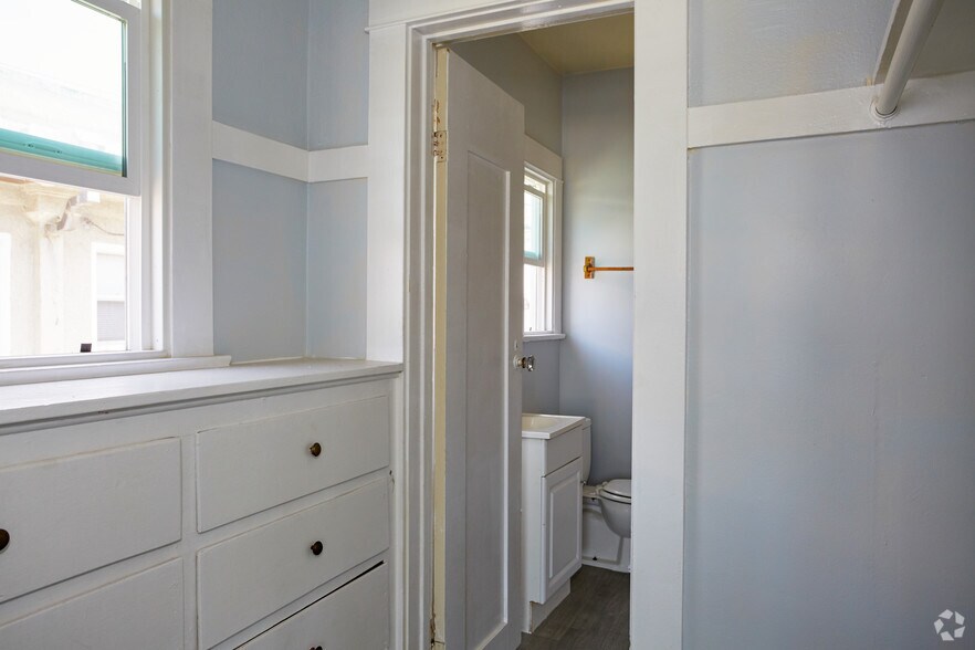 More Photos Of 707 E 7th St, Long Beach Apartments For Sale