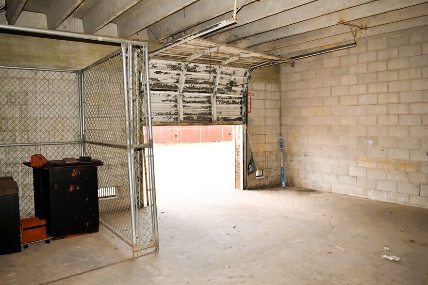 More Photos Of 710 N Perry St, Montgomery Industrial For Lease