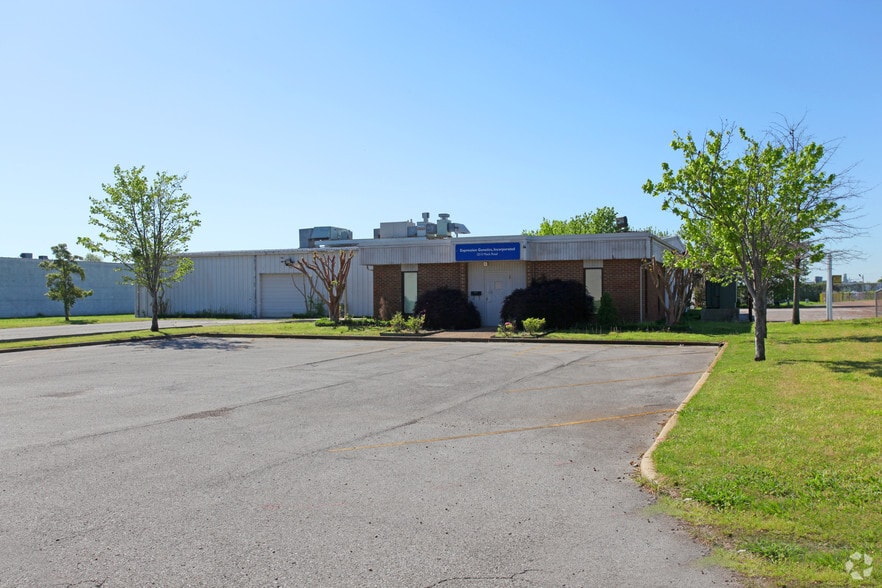 More Photos Of 2215 Mock Rd, Huntsville Flex For Lease