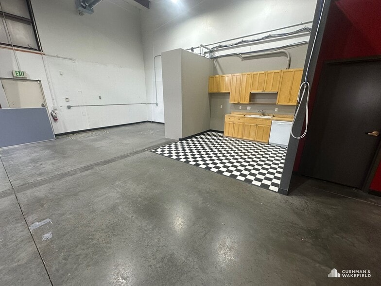 More Photos Of 481-499 N Denver Ave, Loveland Light Distribution For Lease