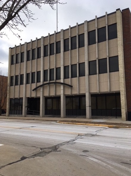 More Photos Of 140 Main St, Menasha Office Residential For Sale