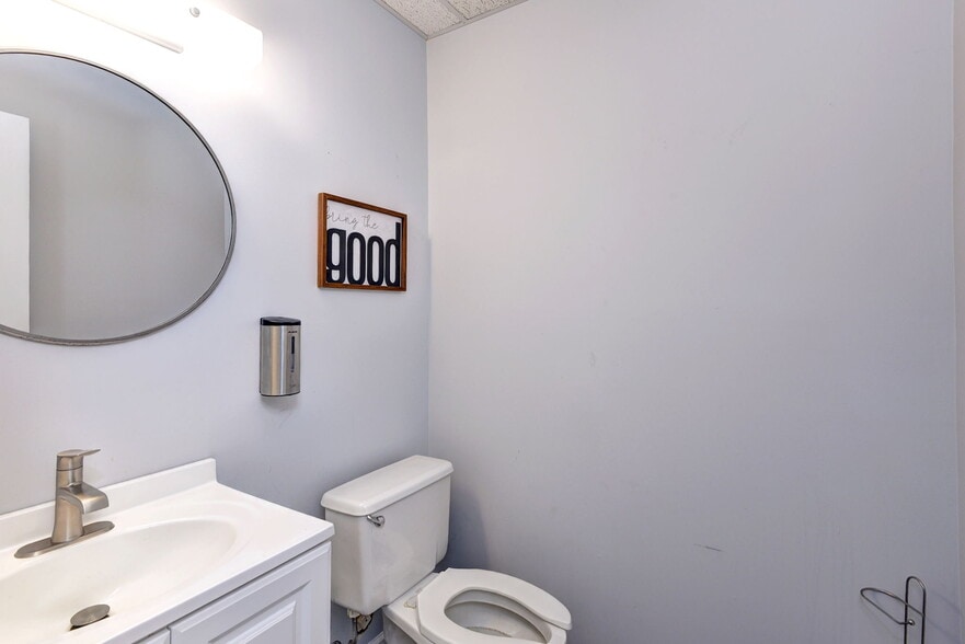 More Photos Of 1313 Jamestown Rd, Williamsburg Office For Sale