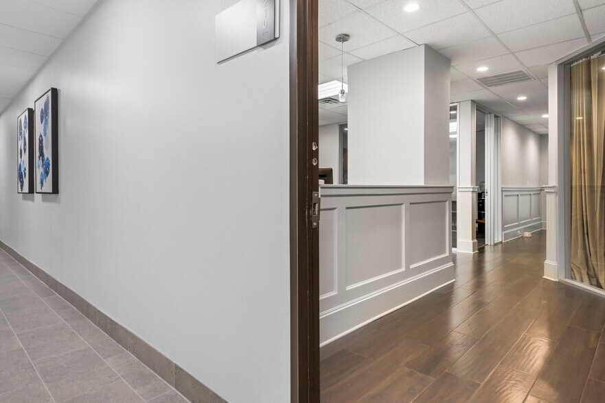 More Photos Of 3100 Edloe St, Houston Office For Sale
