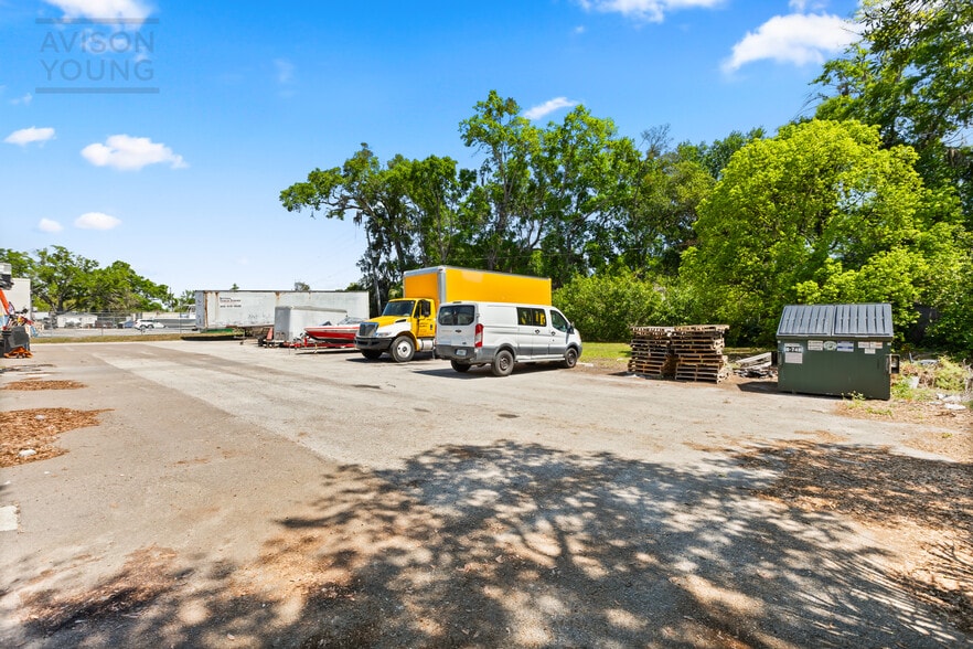 More Photos Of 175 Semoran Commerce Pl, Apopka Light Distribution For Sale