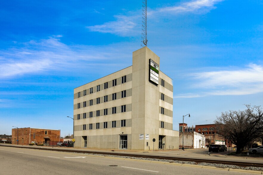 Primary Photo Of 230 Donaldson St, Fayetteville Office For Lease