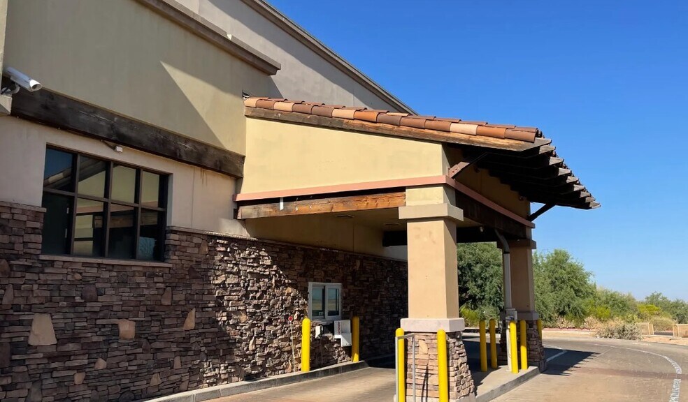 More Photos Of 5400 E Carefree Hwy, Carefree Drugstore For Lease