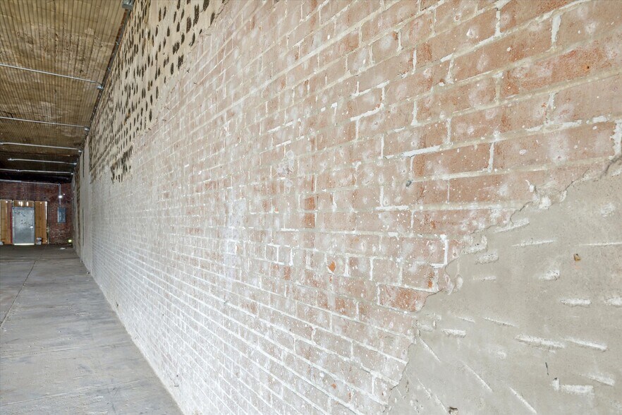 More Photos Of 113 Robb st, Trinity Storefront Retail Office For Sale