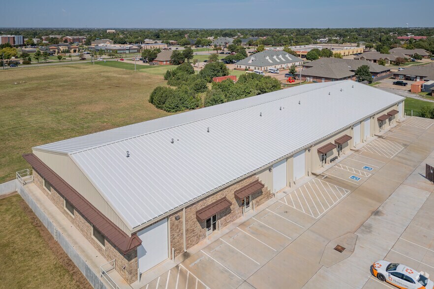 More Photos Of 633 Hundred Oaks Dr, Edmond Warehouse For Lease