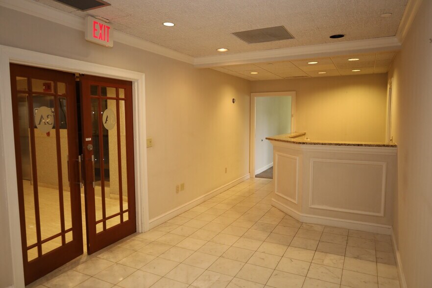 More Photos Of 1615 Forum Pl, West Palm Beach Office For Lease
