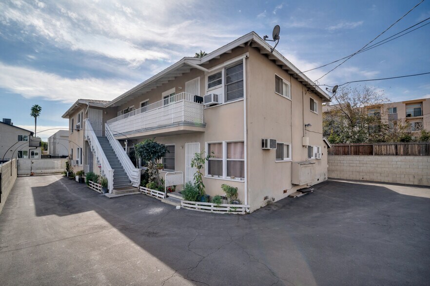 More Photos Of 13617 Leadwell St, Van Nuys Apartments For Sale