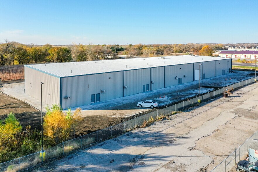 More Photos Of 7480 N 56th St, Lincoln Warehouse For Lease