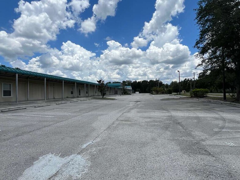 More Photos Of 11734 Jefferson Rd, Thonotosassa Schools For Sale