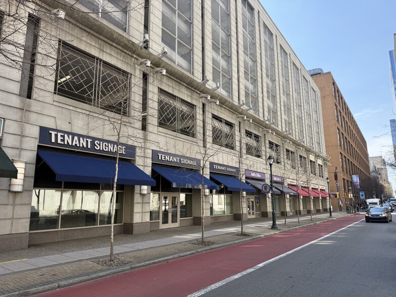 Primary Photo Of 914 Chestnut St, Philadelphia Storefront For Lease