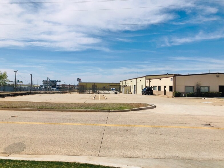 More Photos Of 5353 S Hattie Ave, Oklahoma City Manufacturing For Lease