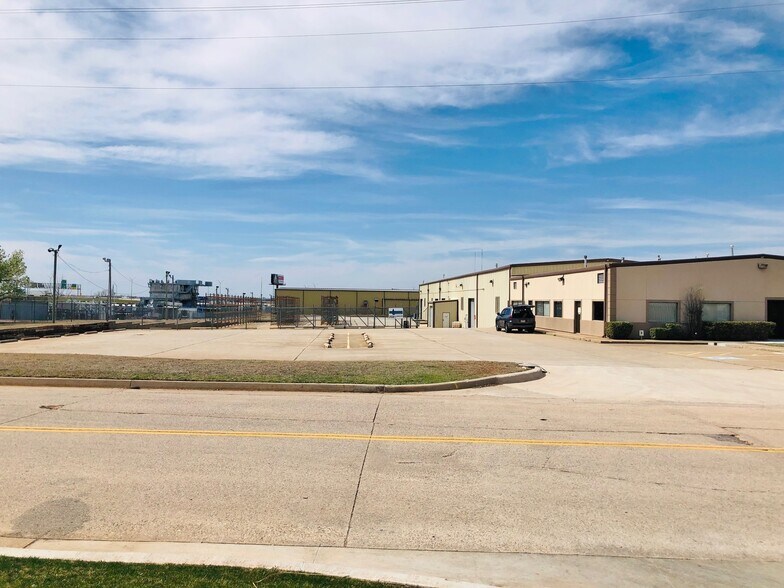 More Photos Of 5353 S Hattie Ave, Oklahoma City Warehouse For Lease