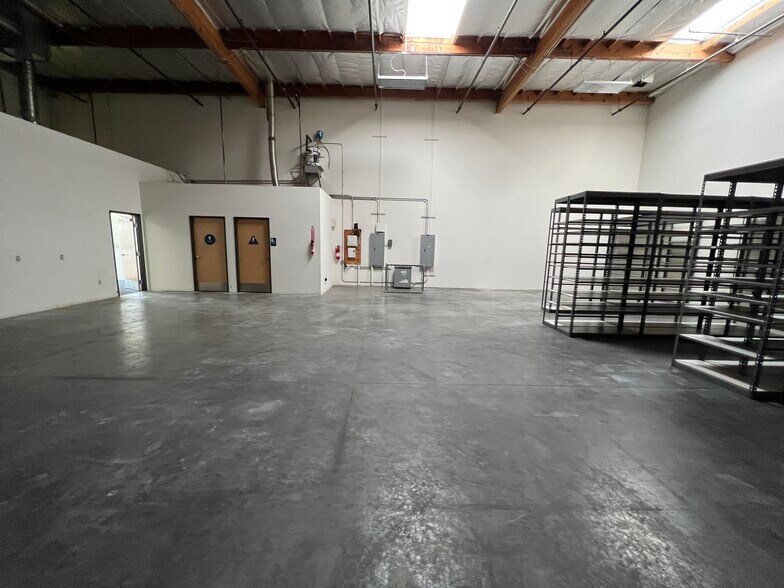 More Photos Of 5581 Daniels St, Chino Warehouse For Lease