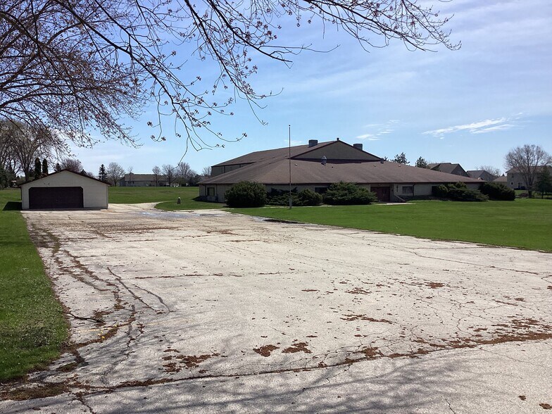 More Photos Of 2525 Oakwood Rd, Oak Creek Schools For Sale