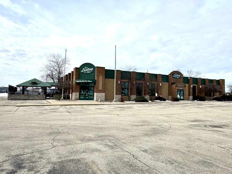 Primary Photo Of 2101 American Dr, Little Chute Freestanding For Sale