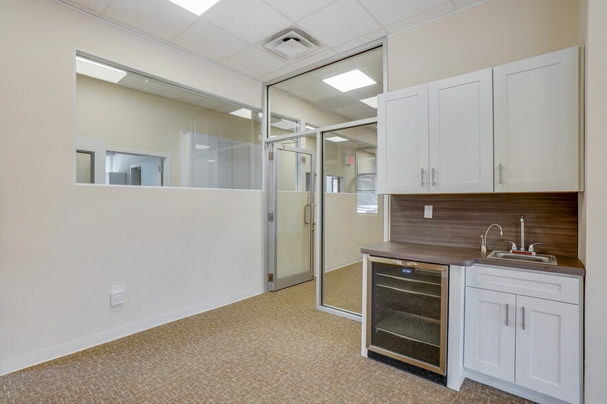 More Photos Of 3845 Richmond Ave, Staten Island Storefront Retail Office For Lease