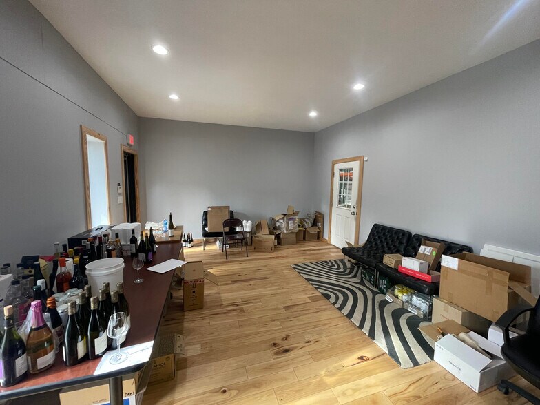 More Photos Of 4506 Bennett Memorial Rd, Durham Flex For Lease