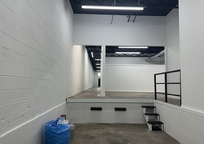 More Photos Of 2522 Irving Blvd, Dallas Flex For Sale